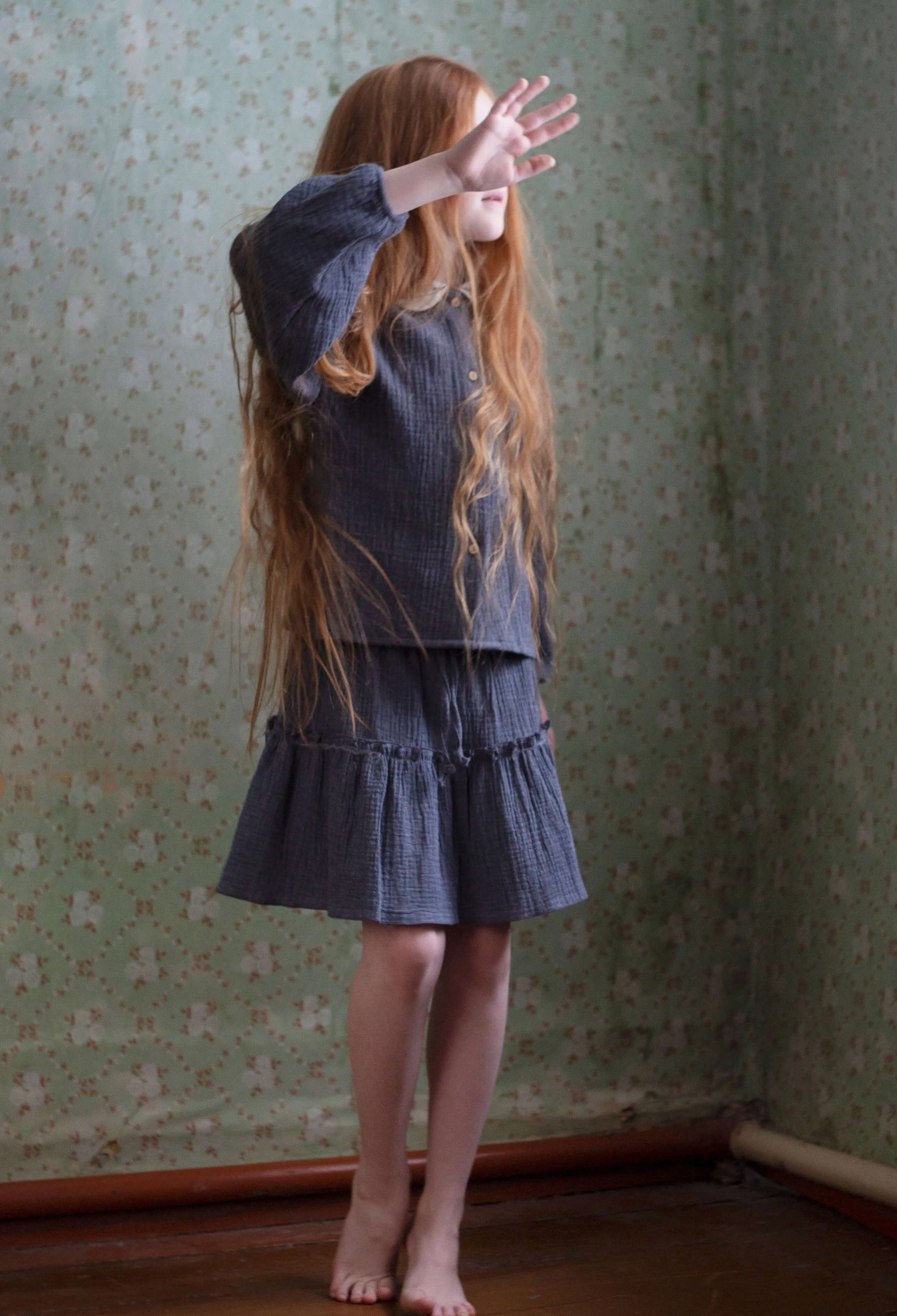 20.1 DARK GREY SKIRT W/FRILL