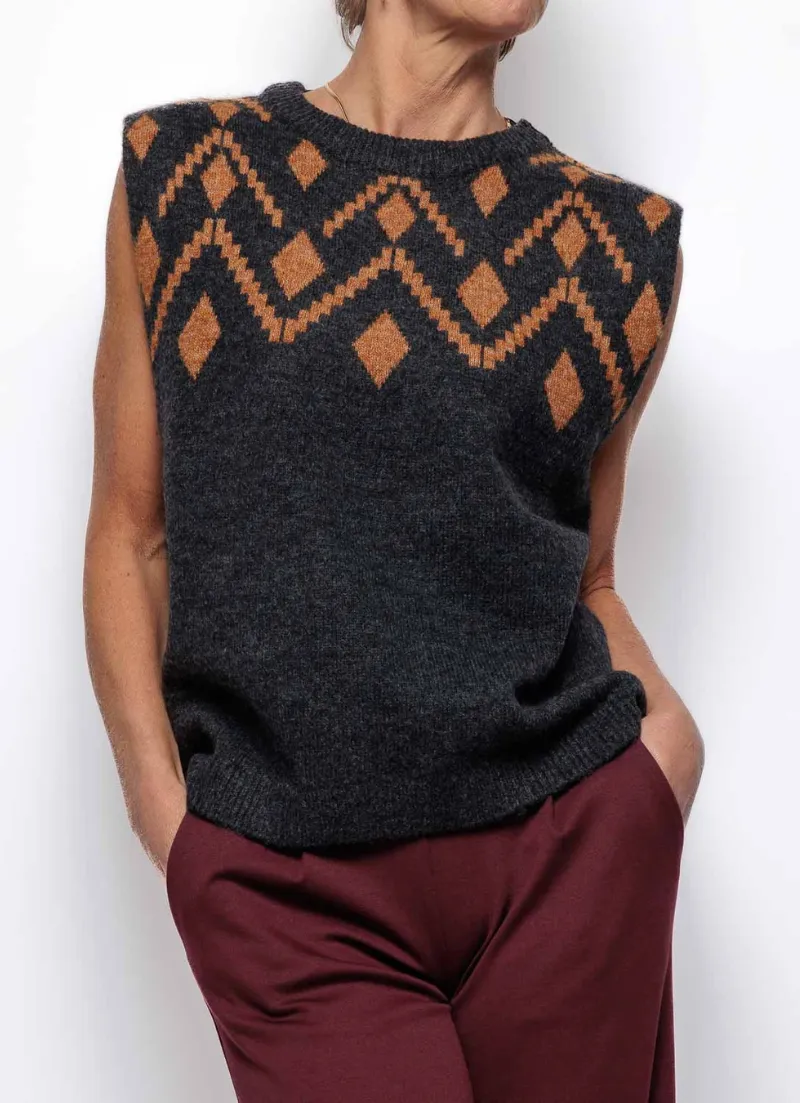 Povoke Knitted Vest