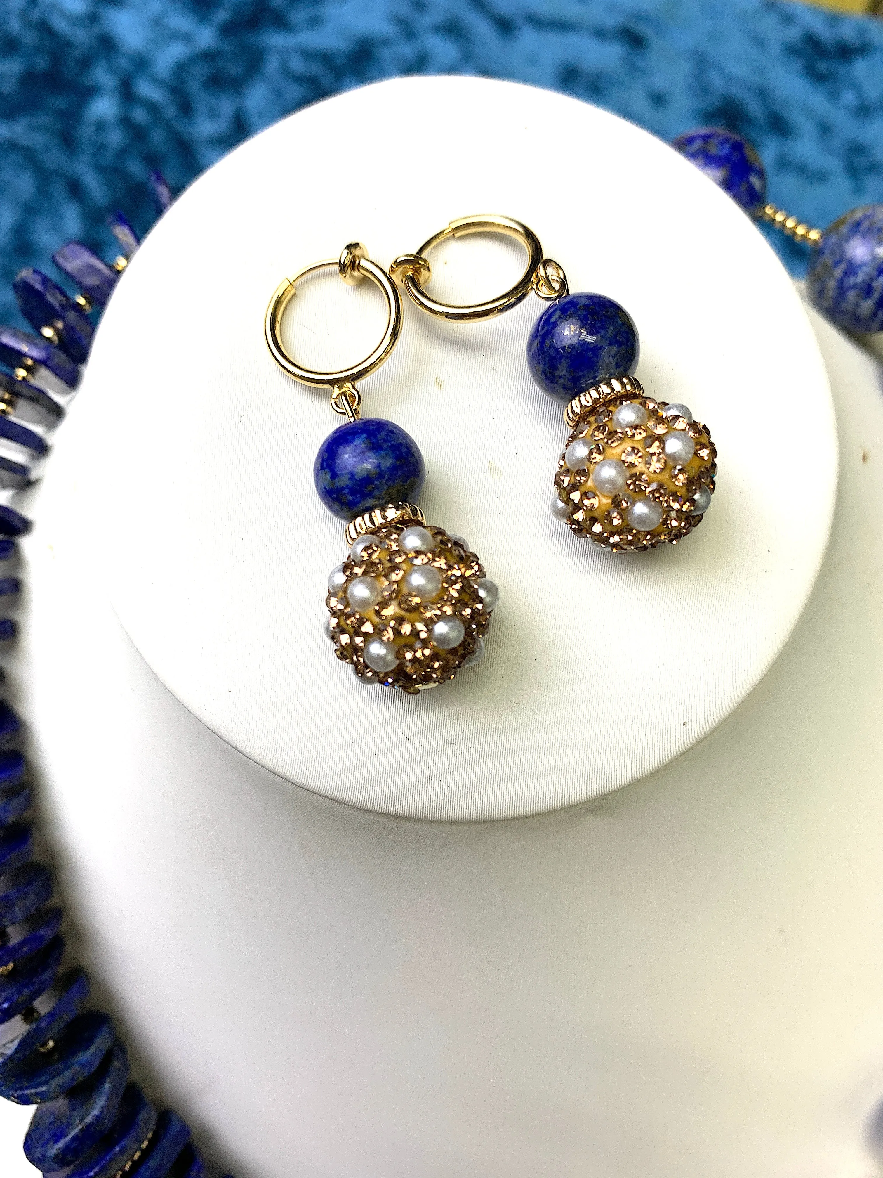 Round Lapis With Rhinestones Bordered Pearls Simple Dangle Earrings FE014