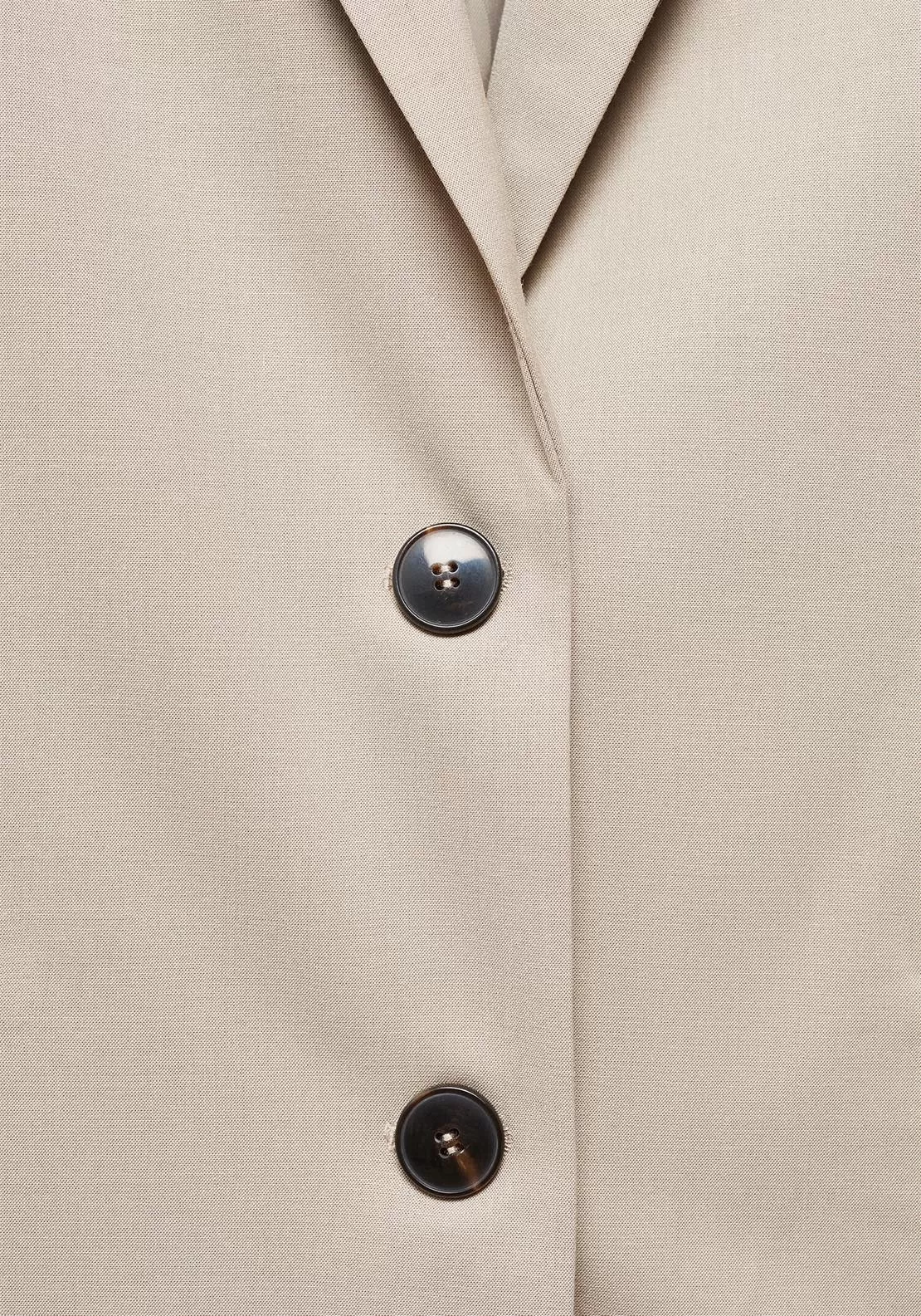 Suit jacket with buttons